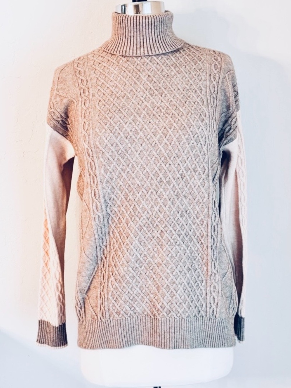 Cyrus Brown Cream Colorblock Mixed Cable Knit Turtleneck Sweater, Sz S